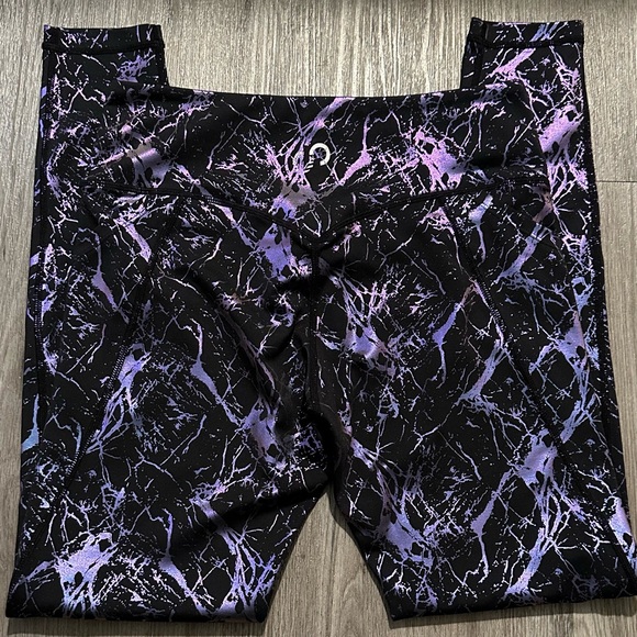 Curves and Combatboots Purple/Blue Holographic Leggings w/ Pockets - Picture 3 of 3